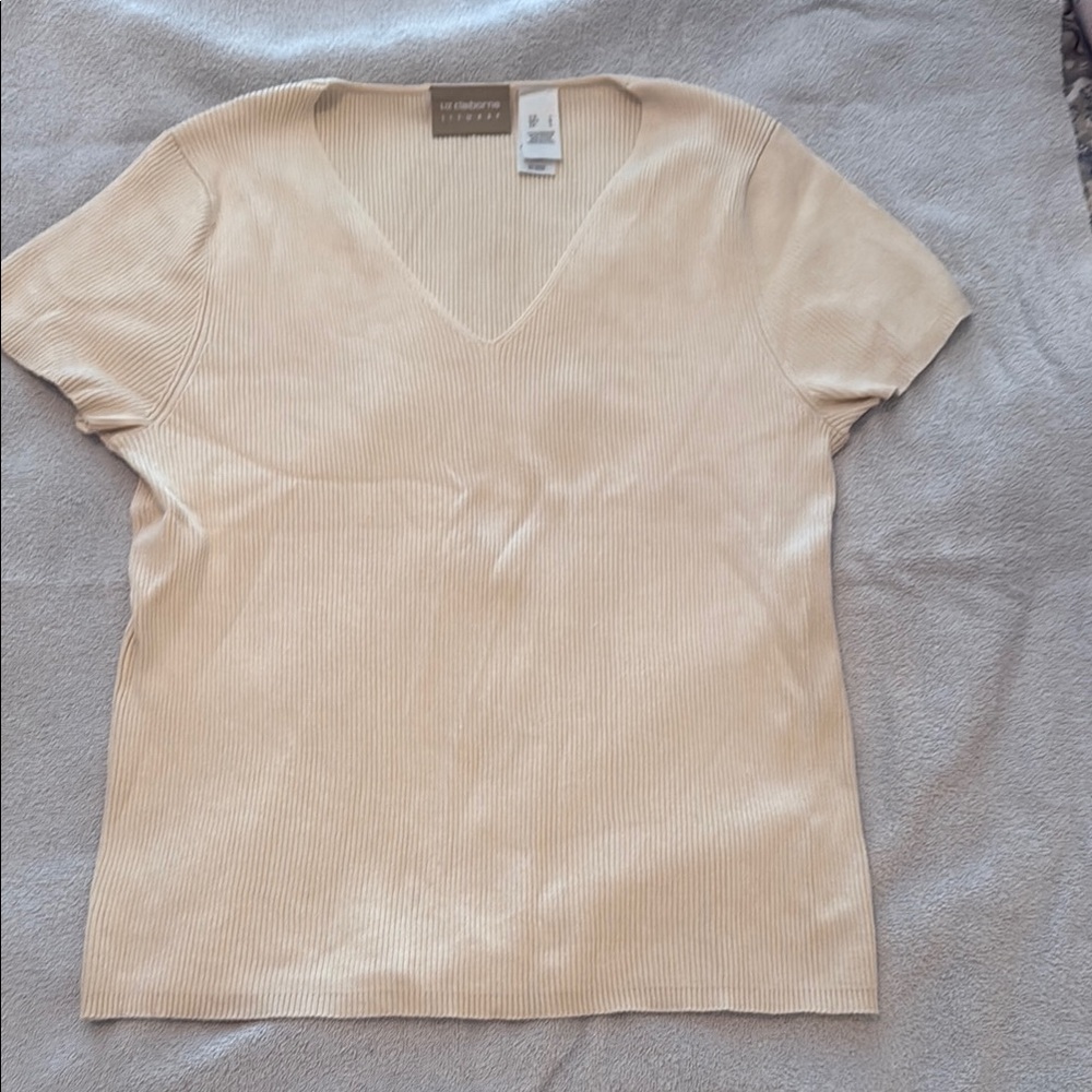 Liz Claiborne Cream V-Neck Short Sleeve Top